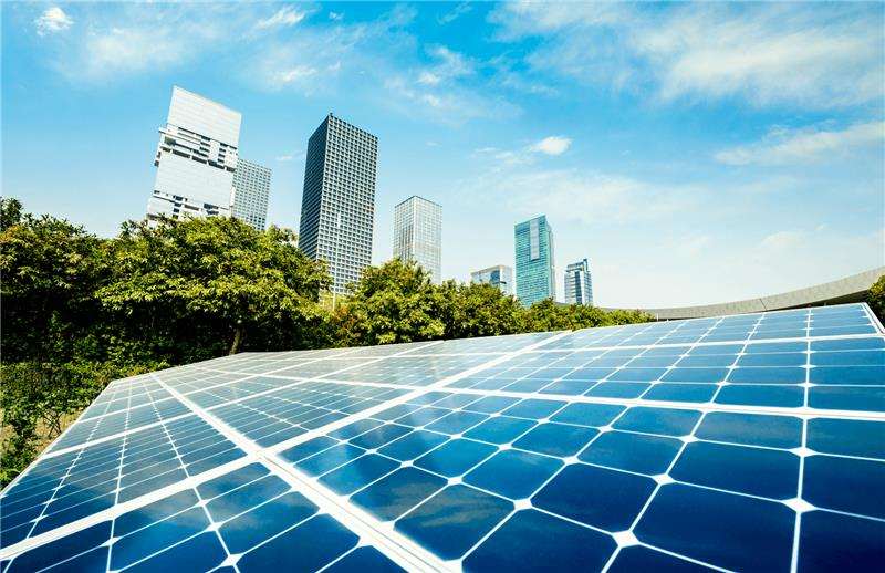 Placas de energia solar em condomínios